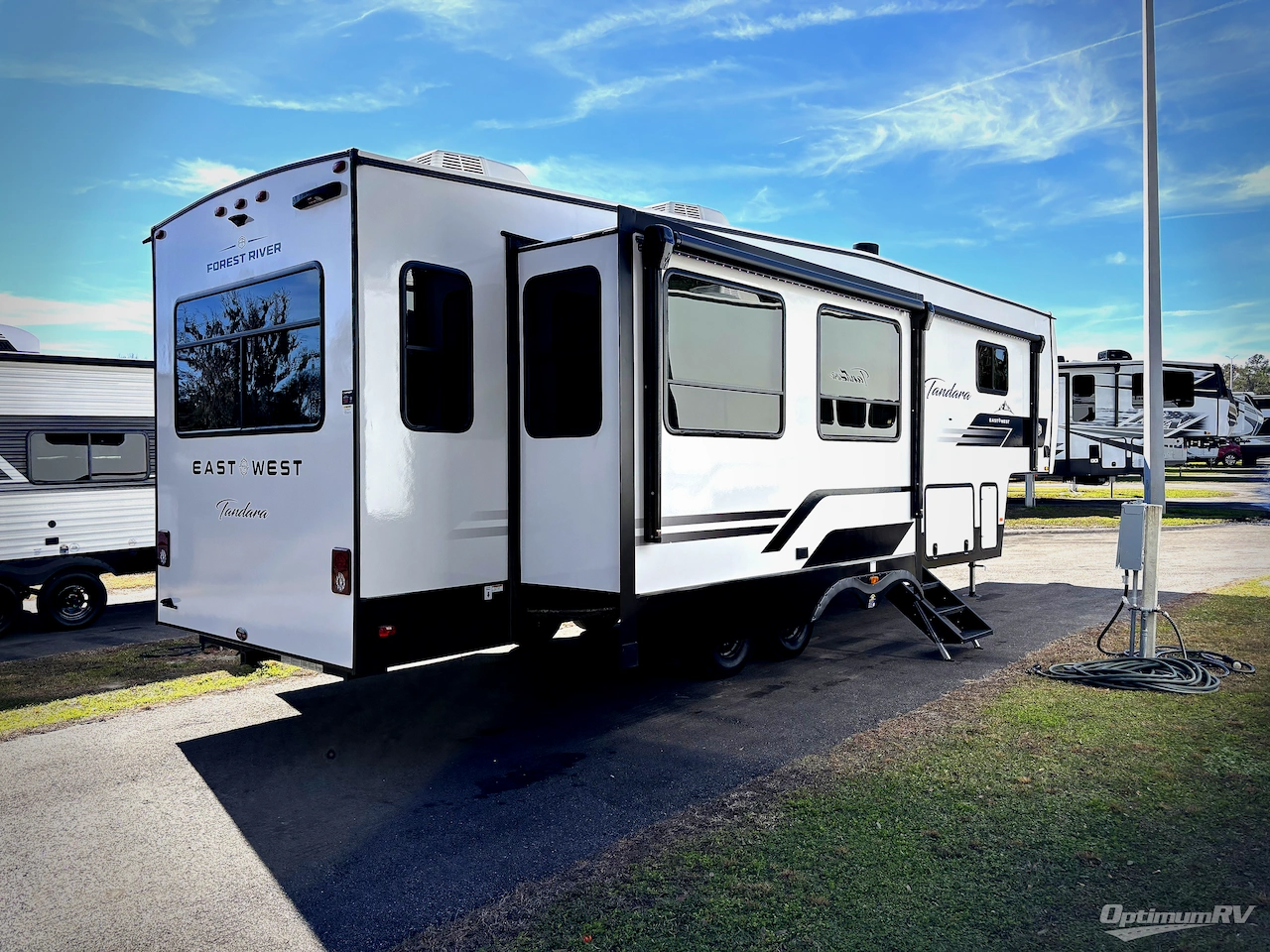 2026 East To West Tandara 295RL Photo 2