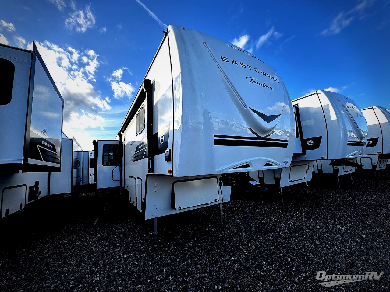 2026 East To West Tandara 389DS Photo 1