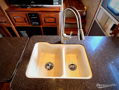 2013 Palomino Sabre 36QBOK RV Photo 2