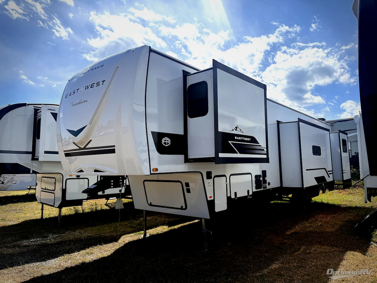 2026 East To West Tandara 389DS Photo 4