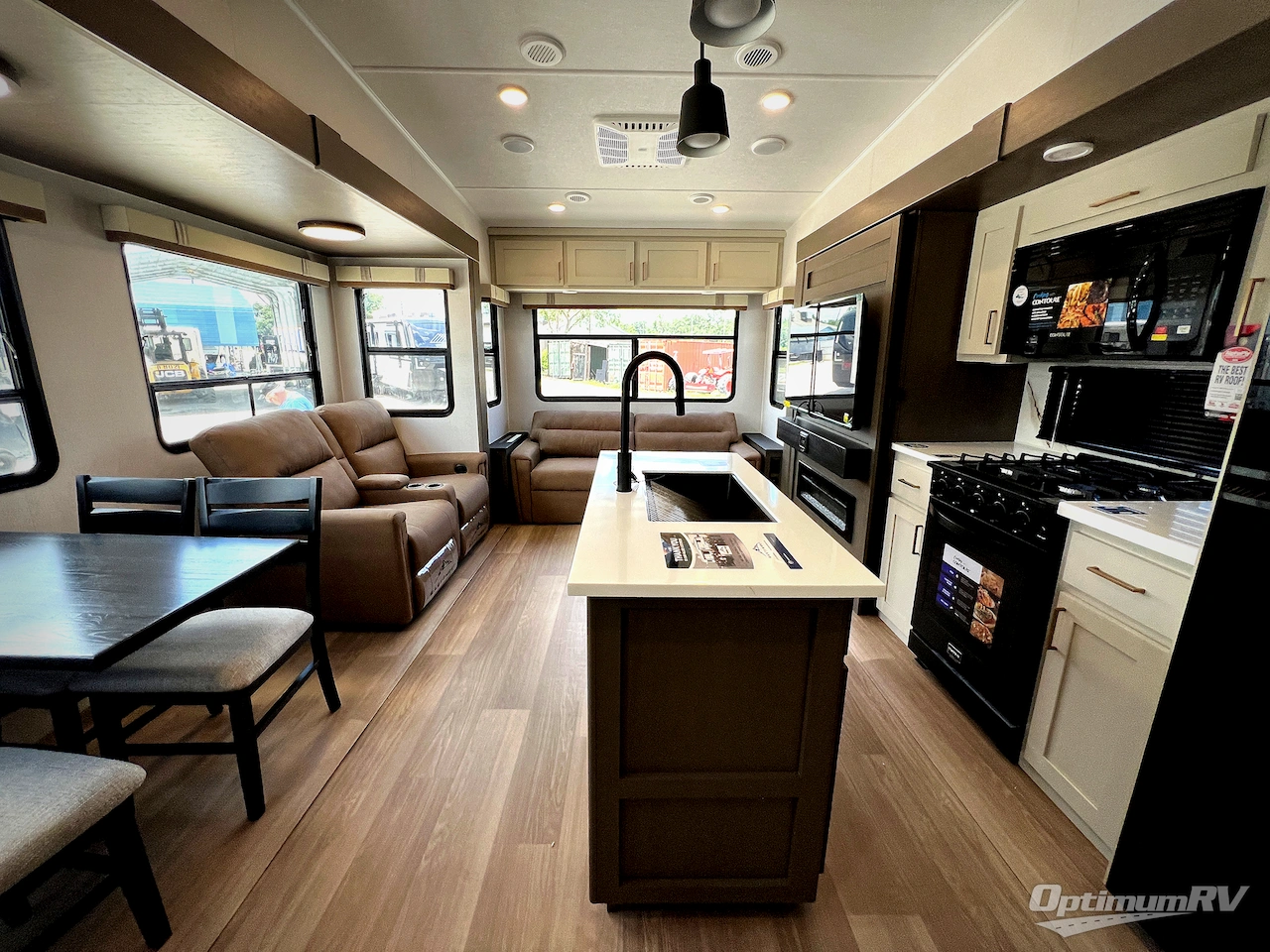 2027 East To West Tandara 295RL Photo 20