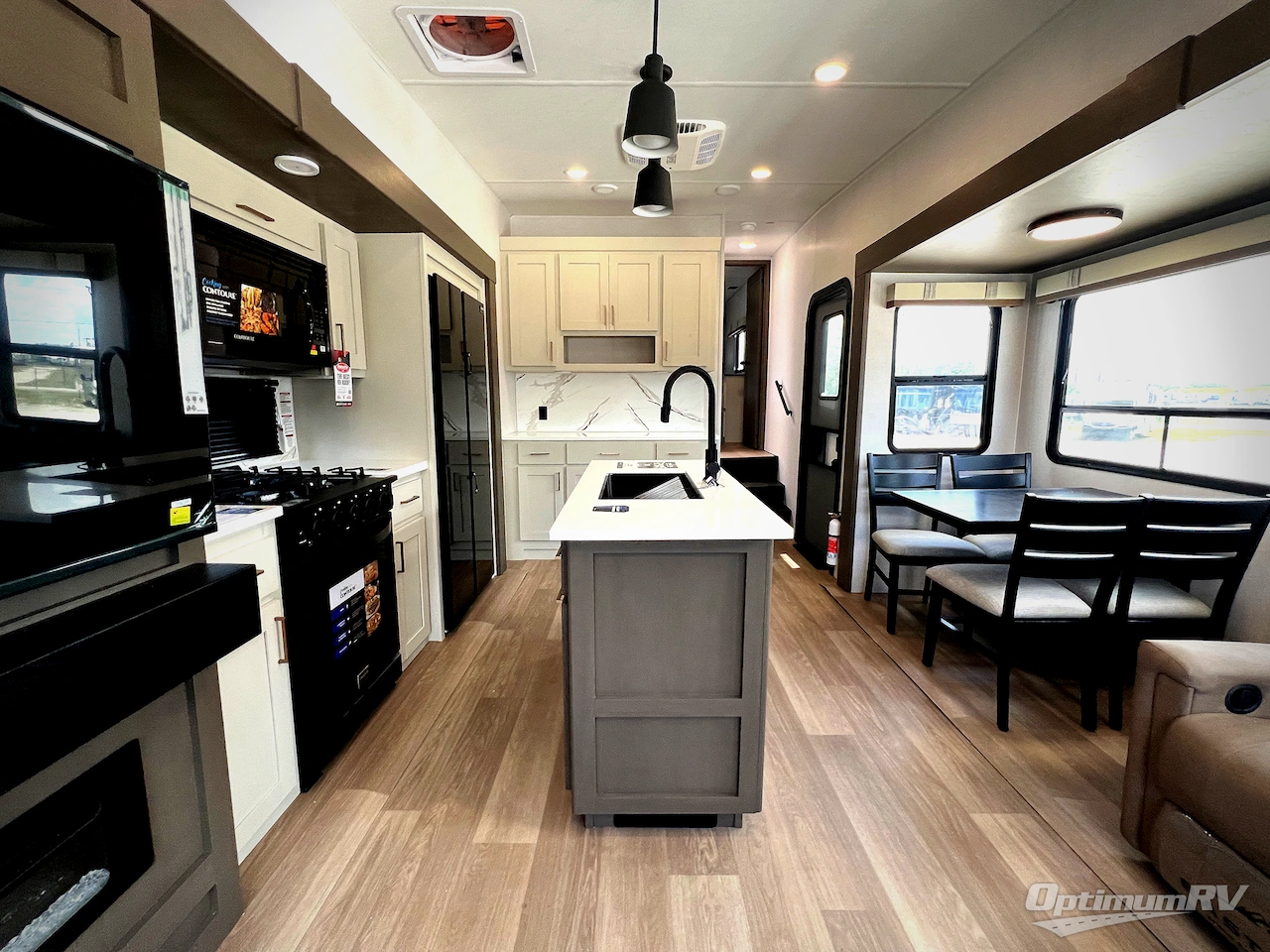 2027 East To West Tandara 295RL Photo 21