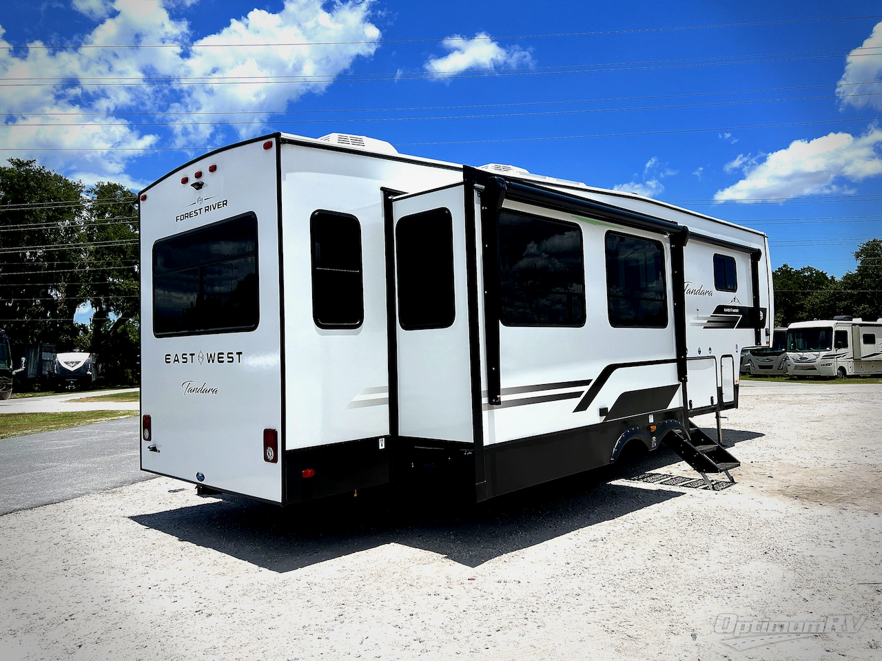 2027 East To West Tandara 295RL Photo 2