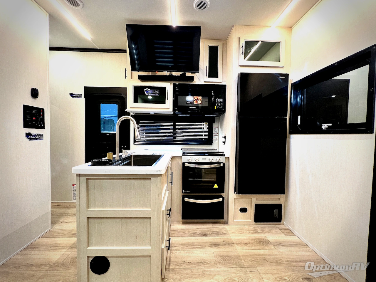 2026 Forest River Vengeance Rogue Armored 32L132 Photo 6