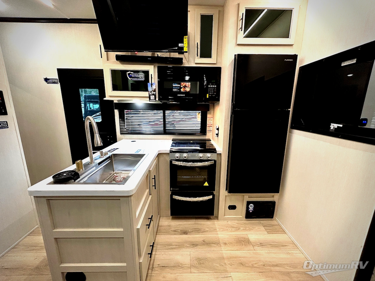 2026 Forest River Vengeance Rogue Armored 32L132 Photo 6