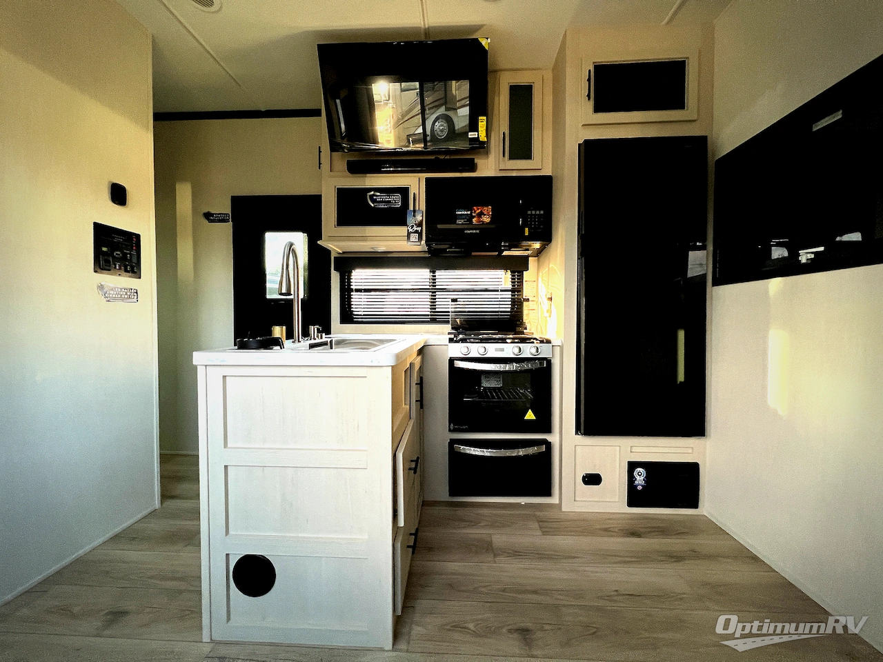 2026 Forest River Vengeance Rogue Armored 32L132 Photo 7