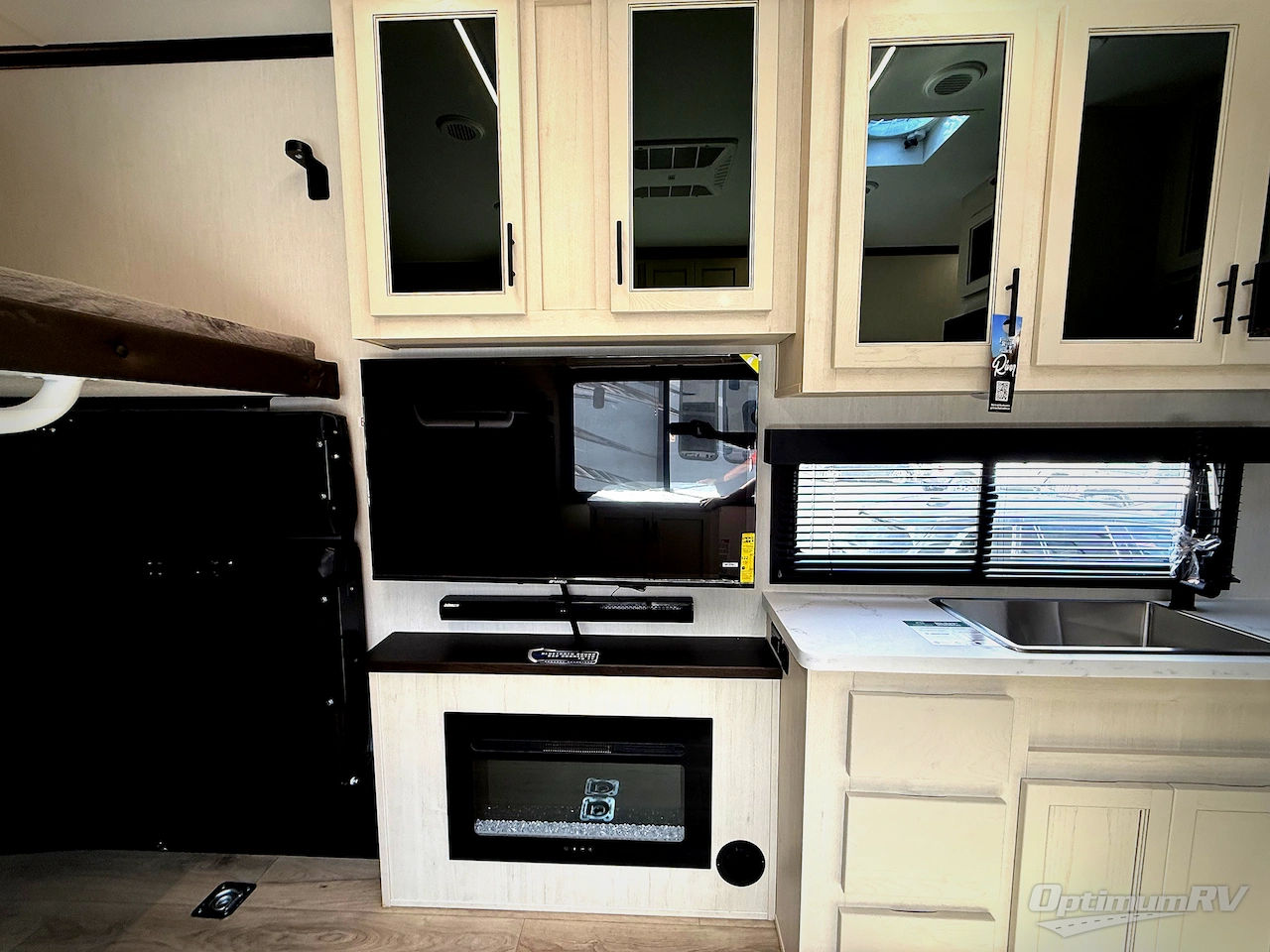 2026 Forest River Vengeance Rogue Armored 25L141 Photo 10