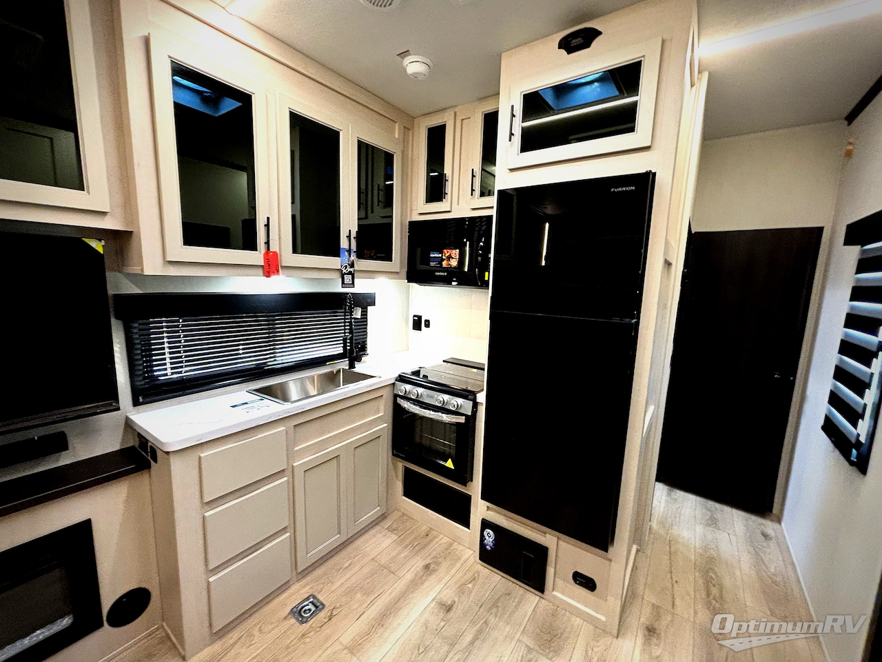 2026 Forest River Vengeance Rogue Armored 25L141 Photo 6