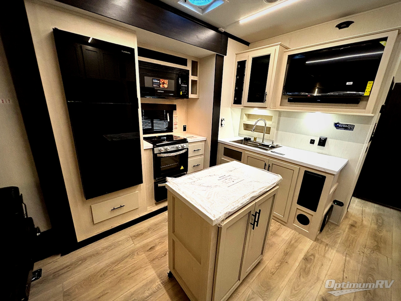 2026 Forest River Vengeance Rogue Armored 26L140 Photo 6