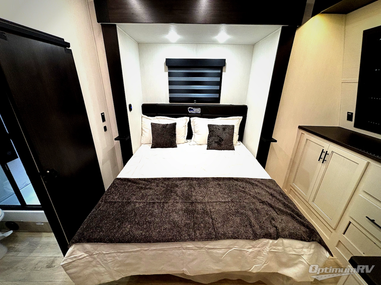 2026 Forest River Vengeance Rogue Armored 26L140 Photo 9