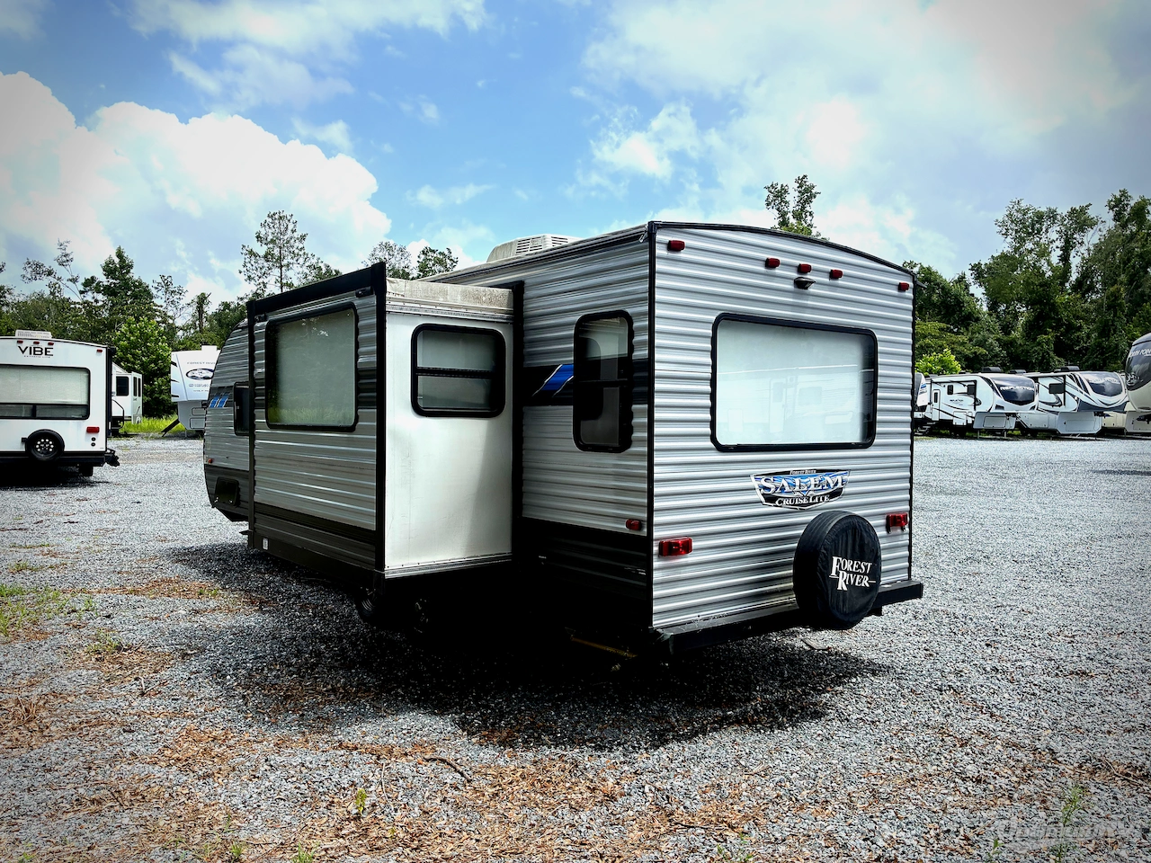 2021 Forest River Salem Cruise Lite 24RLXL Photo 3
