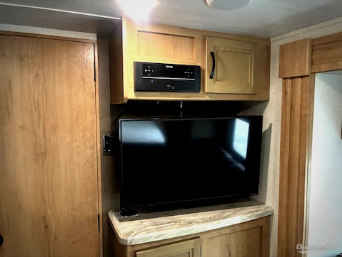 2020 Winnebago Towables Micro Minnie 2106FBS RV Photo 4
