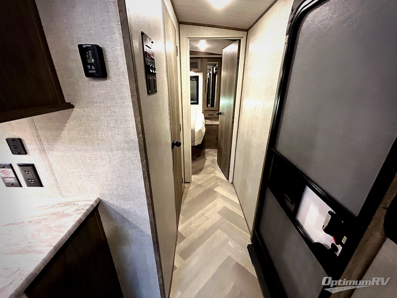 2021 Forest River Wildwood Heritage Glen 273RL Photo 5