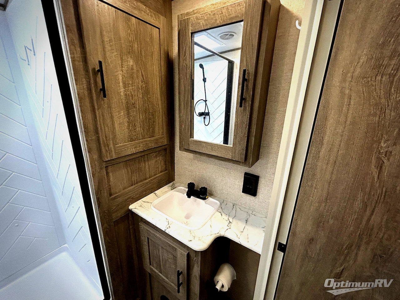 2021 Forest River Wildwood Heritage Glen 273RL Photo 8