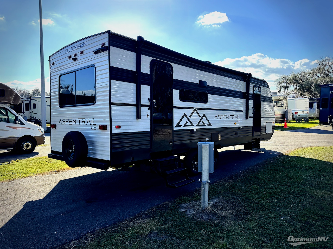 2025 Dutchmen Aspen Trail LE 26RL Photo 2