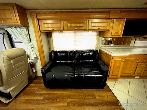 2003 Monaco Windsor 40PDQ RV Photo 4