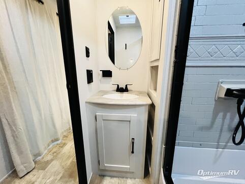 2025 Palomino Puma Destination 38DEN RV Photo 4