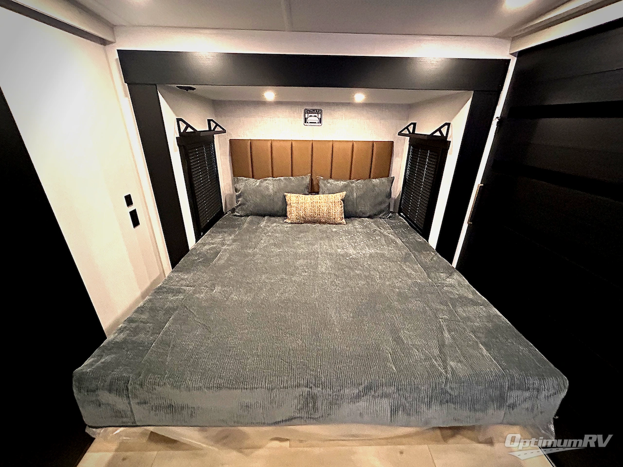 2025 Forest River Salem Hemisphere 308RL Photo 9