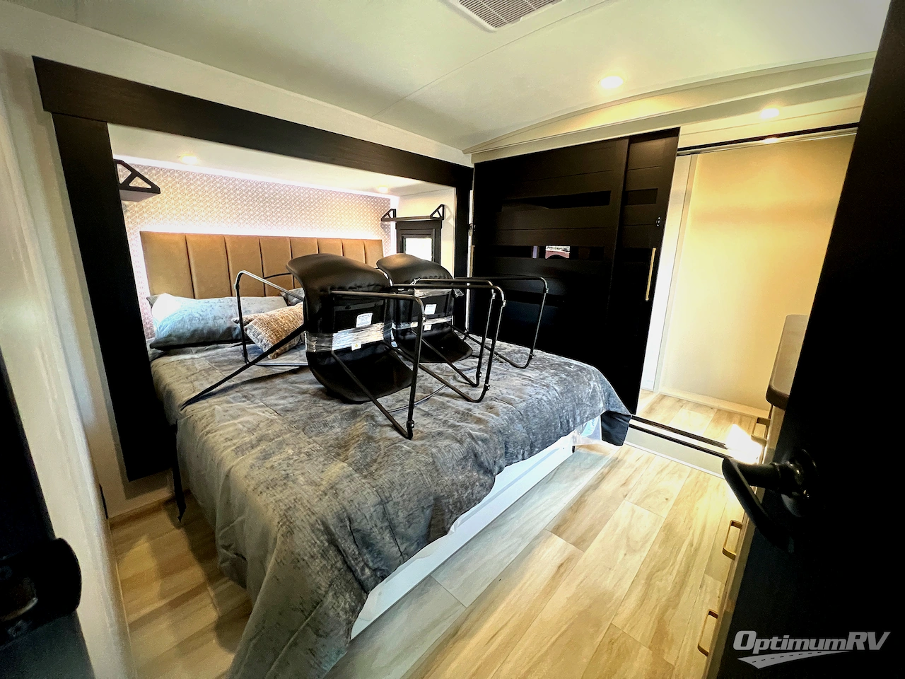 2026 Forest River Salem Hemisphere 376FAM Photo 18