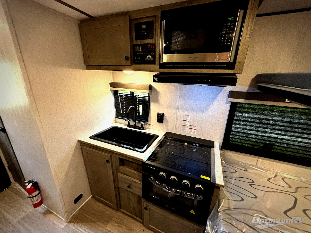 2027 Sunset Park Sun Lite 16BH Photo 10