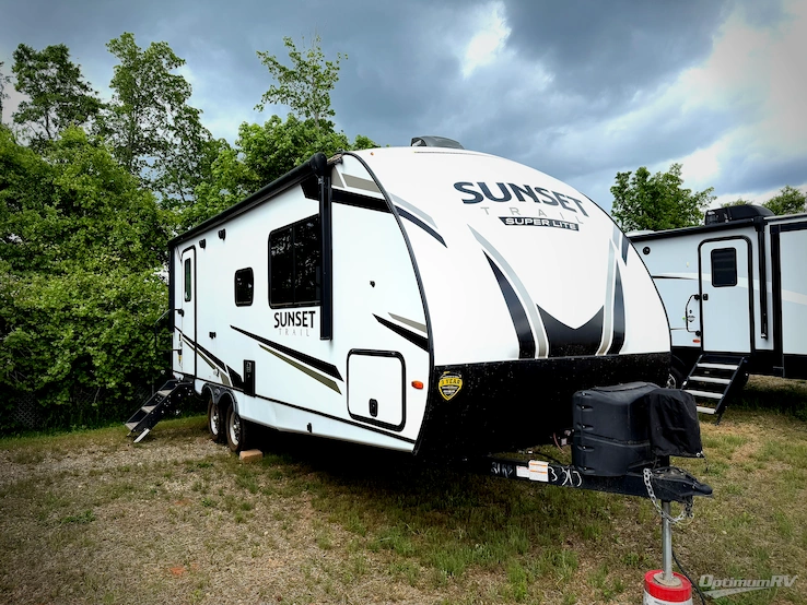 2022 CrossRoads Sunset Trail SS212RB RV Photo 1