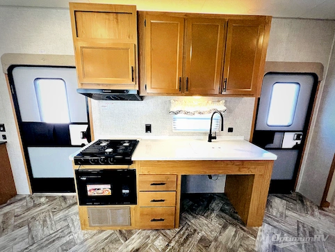 2025 HL Enterprise Hy-Line 38 Premier RV Photo 2