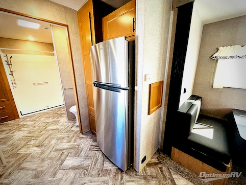 2025 HL Enterprise Hy-Line 38 Premier RV Photo 3