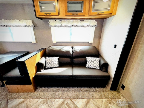 2025 HL Enterprise Hy-Line 38 Premier RV Photo 4
