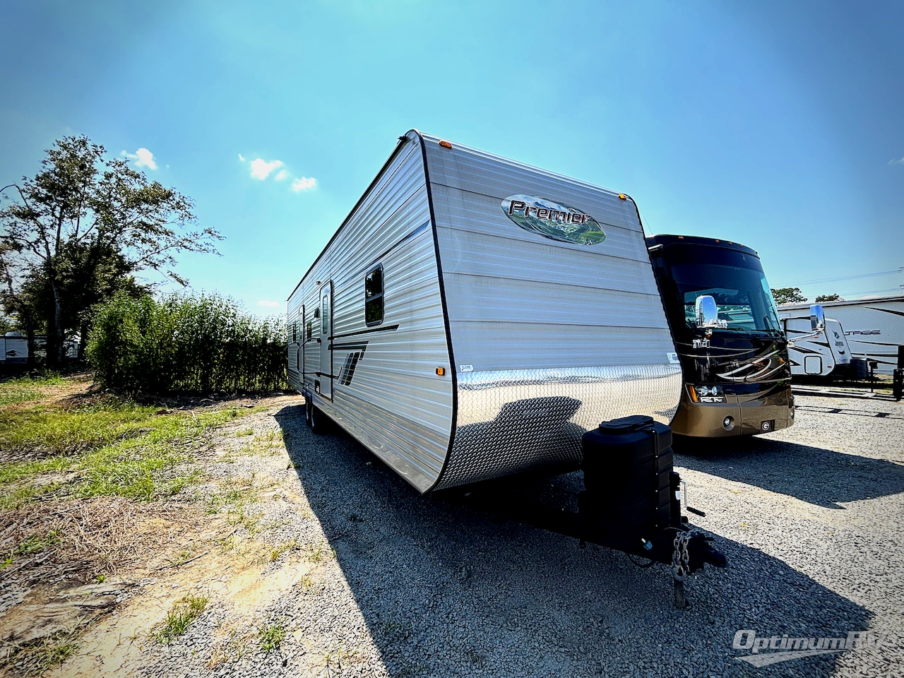 2025 HL Enterprise Hy-Line 38 Premier Photo 1