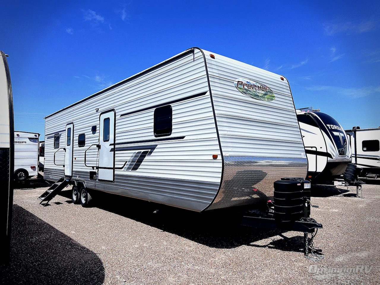 2025 HL Enterprise Hy-Line 38 Premier Photo 1