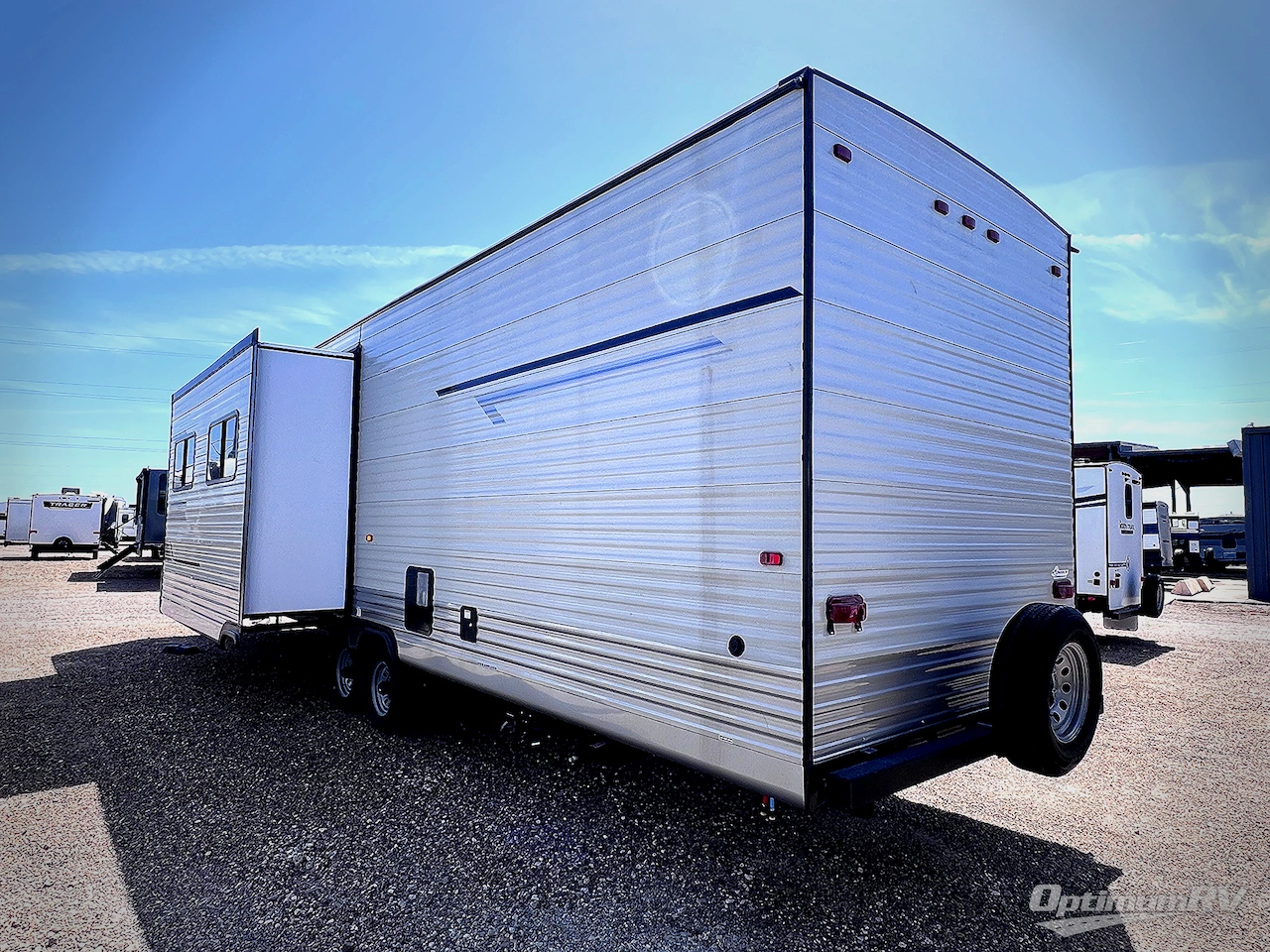 2025 HL Enterprise Hy-Line 38 Premier Photo 3