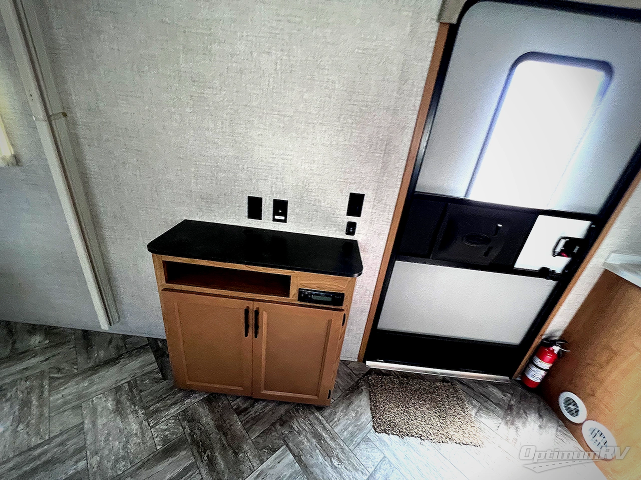 2025 HL Enterprise Hy-Line 38 Premier Photo 11