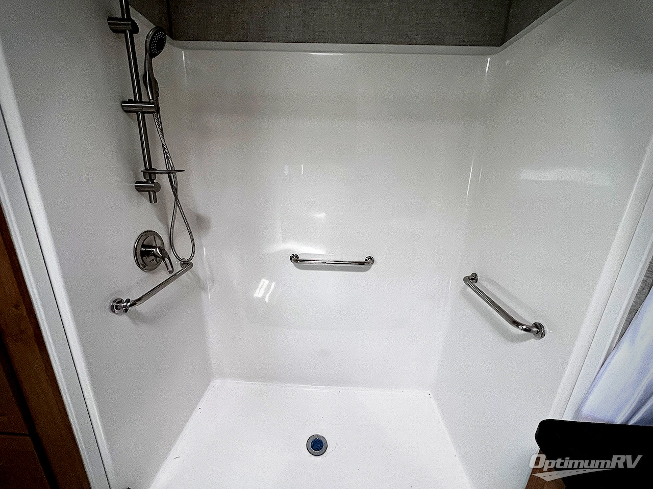 2025 HL Enterprise Hy-Line 38 Premier Photo 15