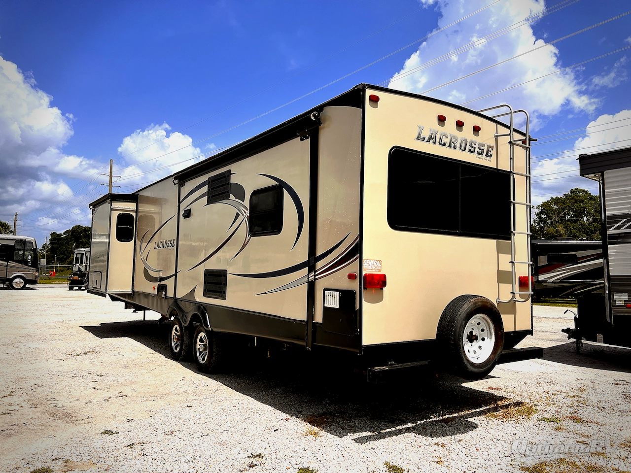 2015 Prime Time LaCrosse 330RST Photo 2