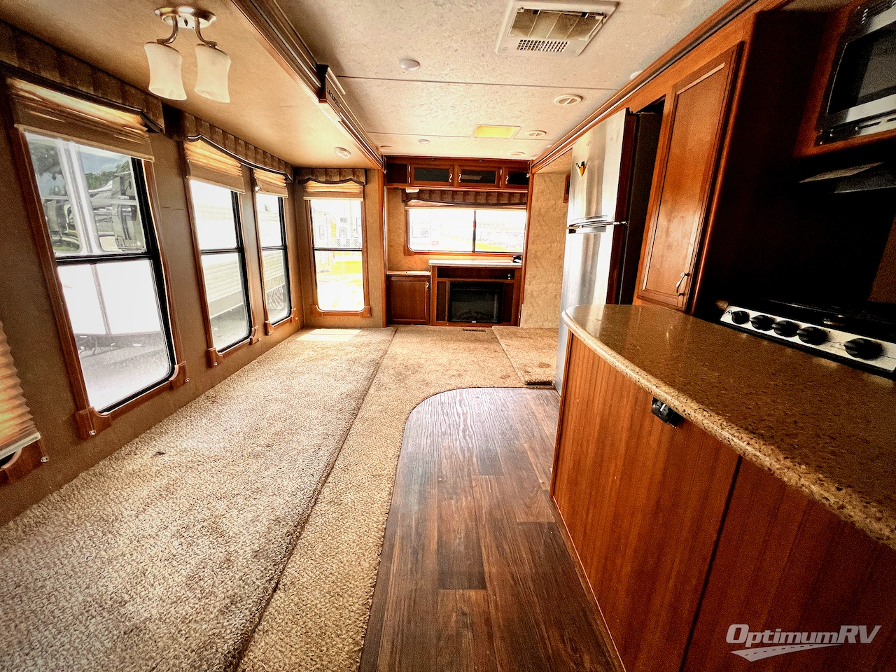 2015 Prime Time LaCrosse 330RST Photo 4