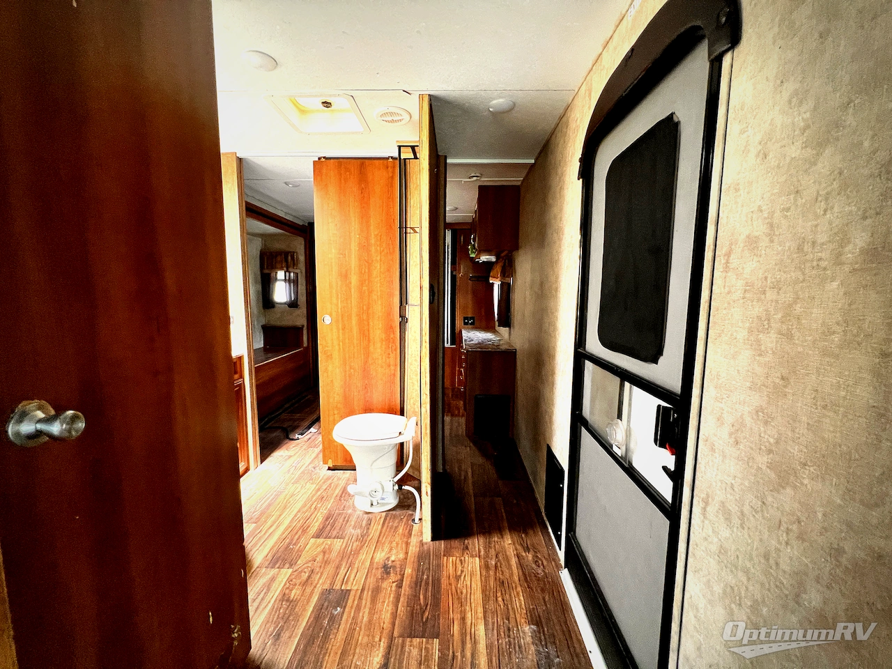 2015 Prime Time LaCrosse 330RST Photo 8
