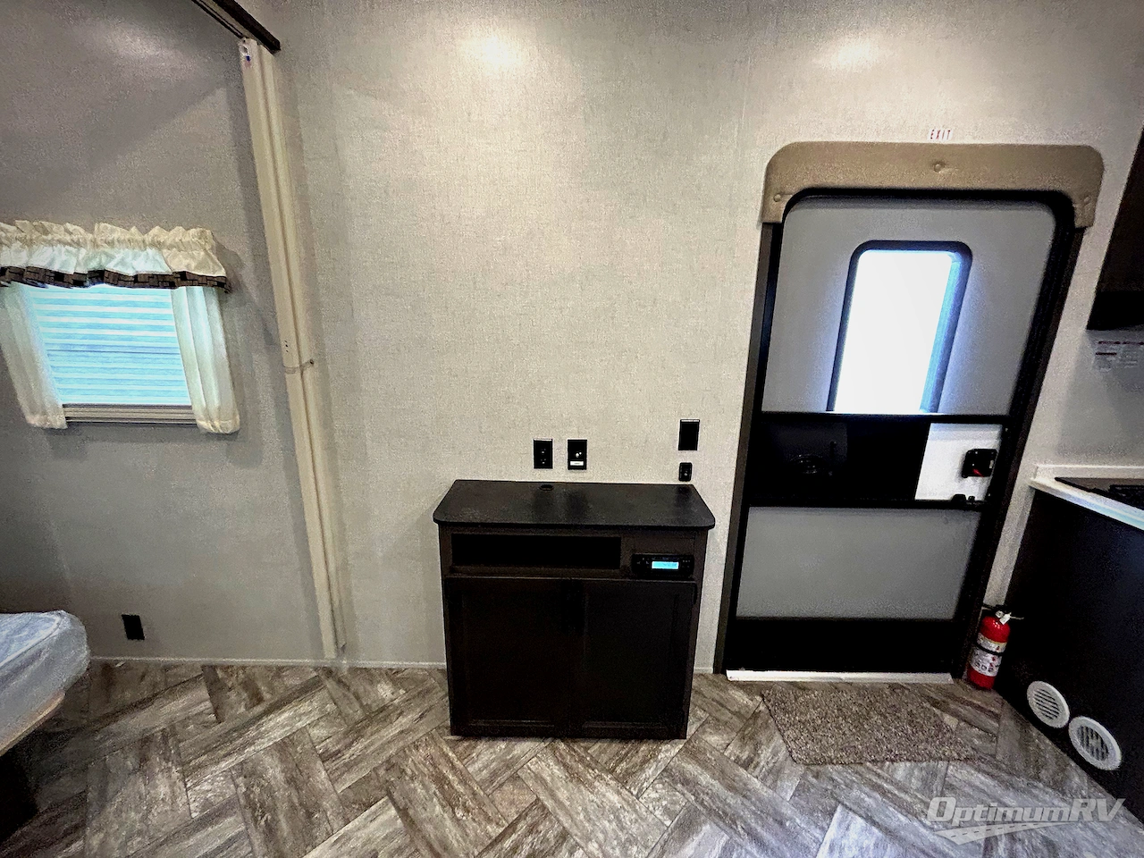 2025 HL Enterprise Hy-Line Premier HY38 Photo 7