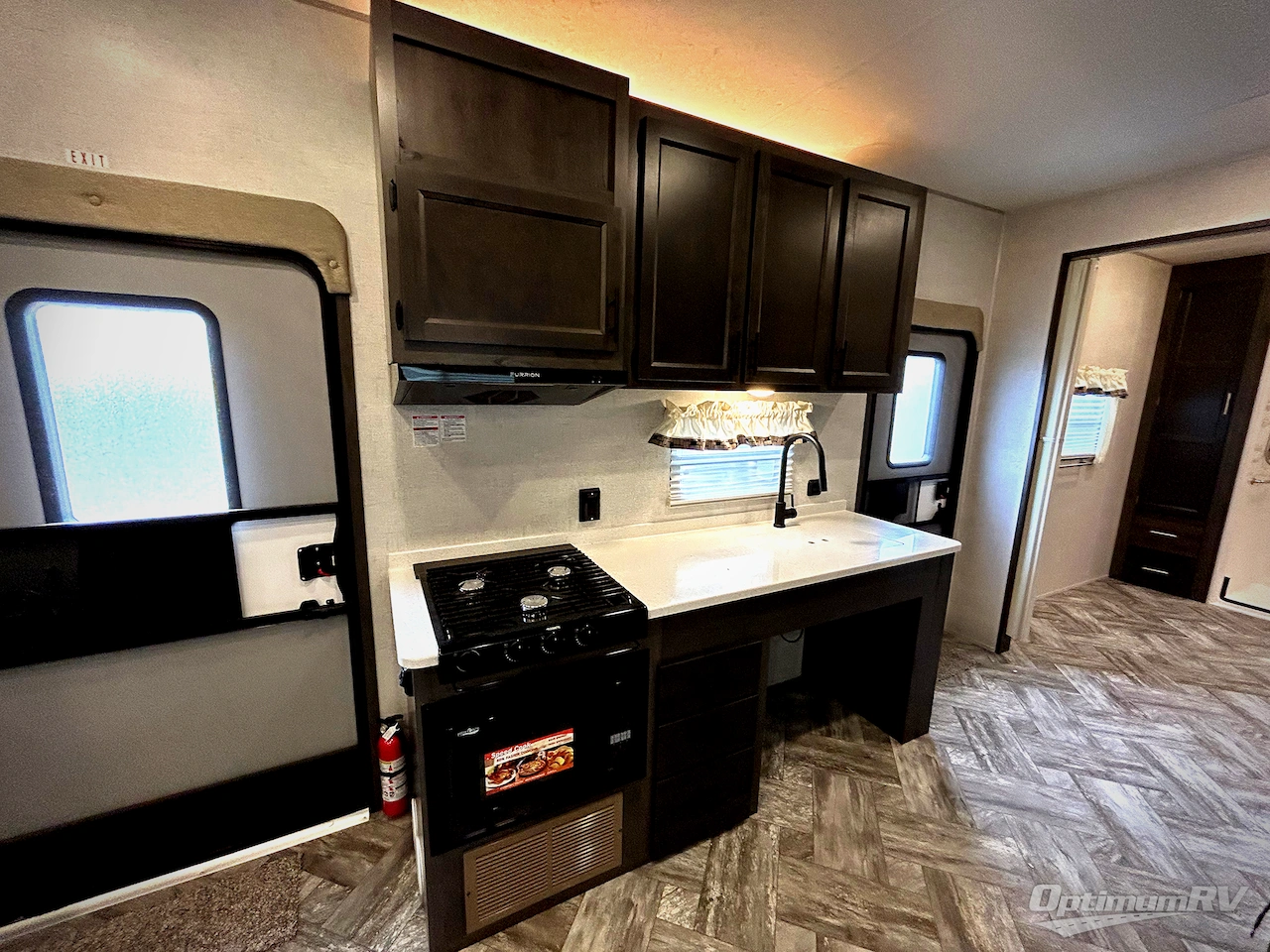 2025 HL Enterprise Hy-Line Premier HY38 Photo 10