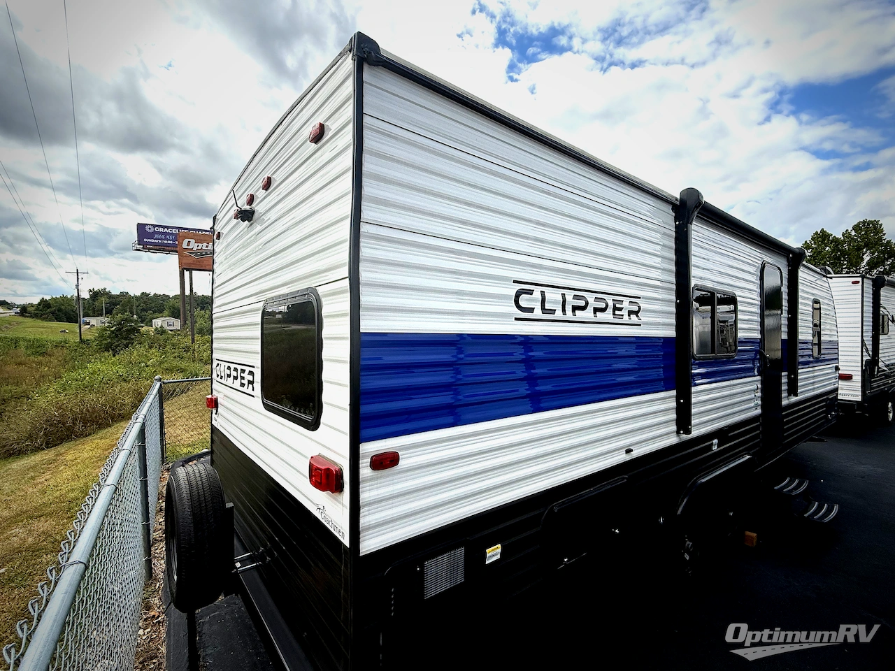 2024 Coachmen Clipper 5K Series 26BH Photo 2