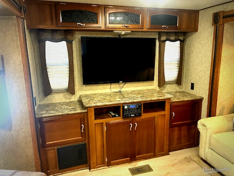 2016 Prime Time Avenger 32RED RV Photo 3