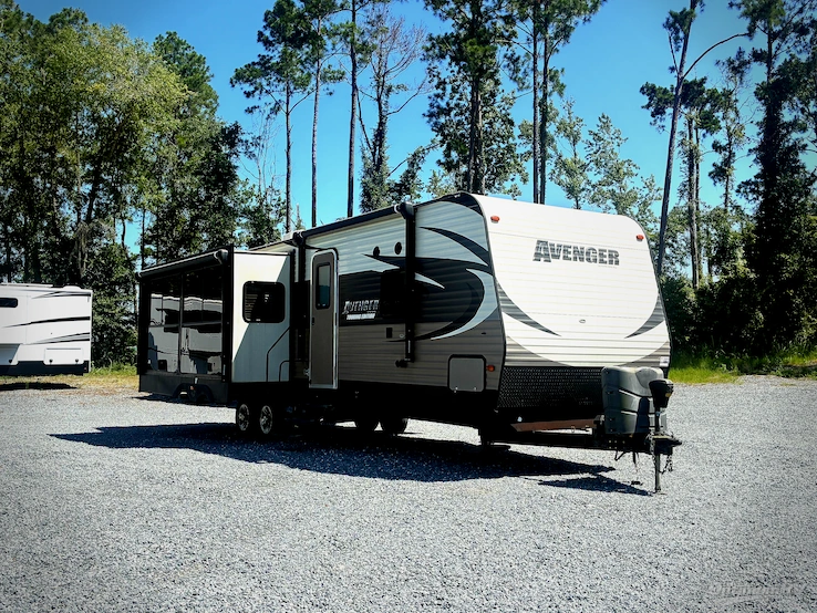 2016 Prime Time Avenger 32RED RV Photo 1