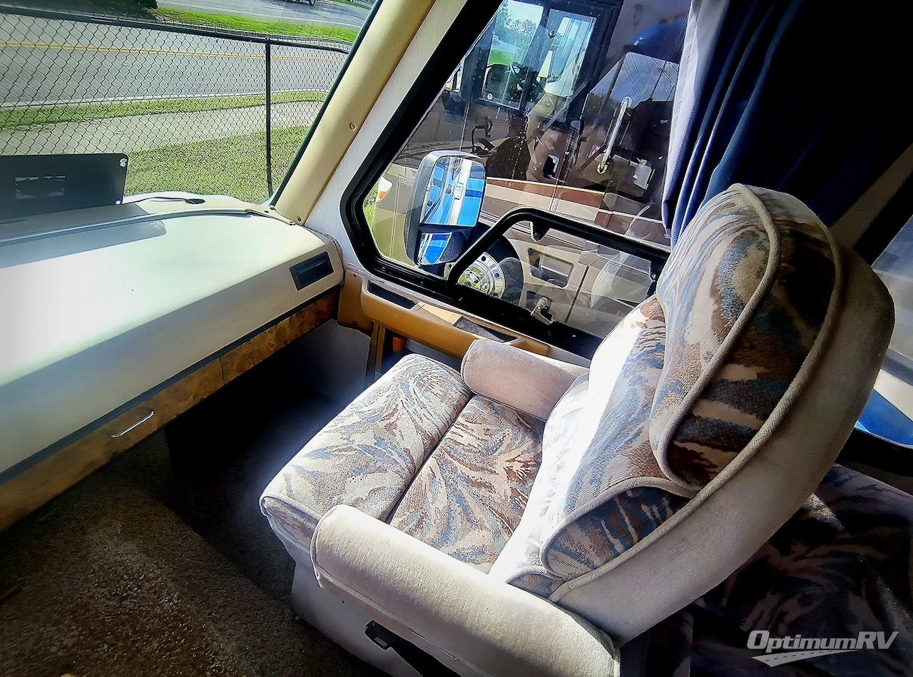 1993 Fleetwood Coronado 30H Photo 3