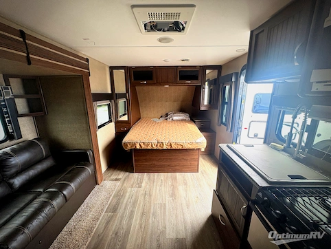 2017 Dutchmen Coleman Light 1805RB RV Photo 3