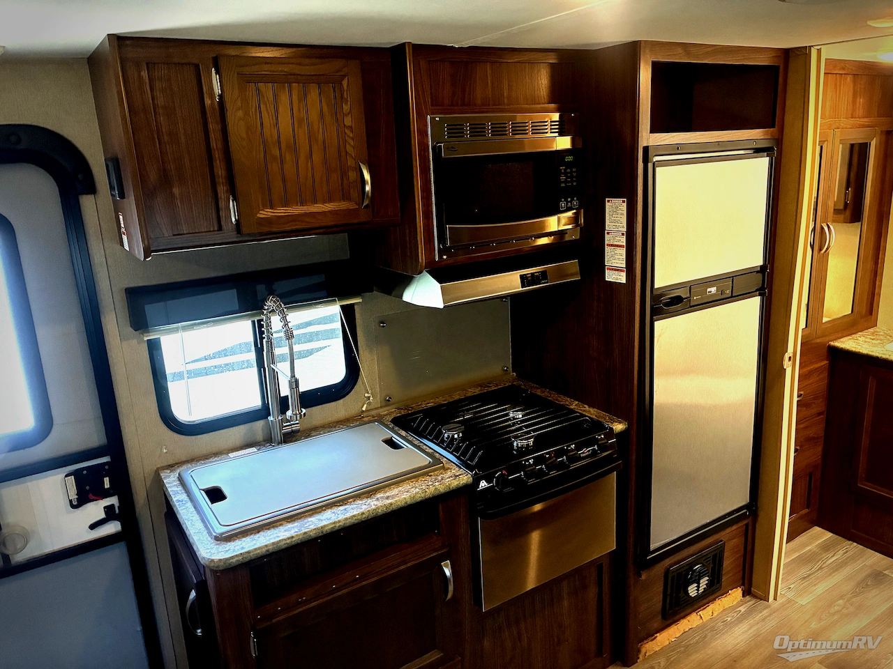 2017 Dutchmen Coleman Light 1805RB Photo 7