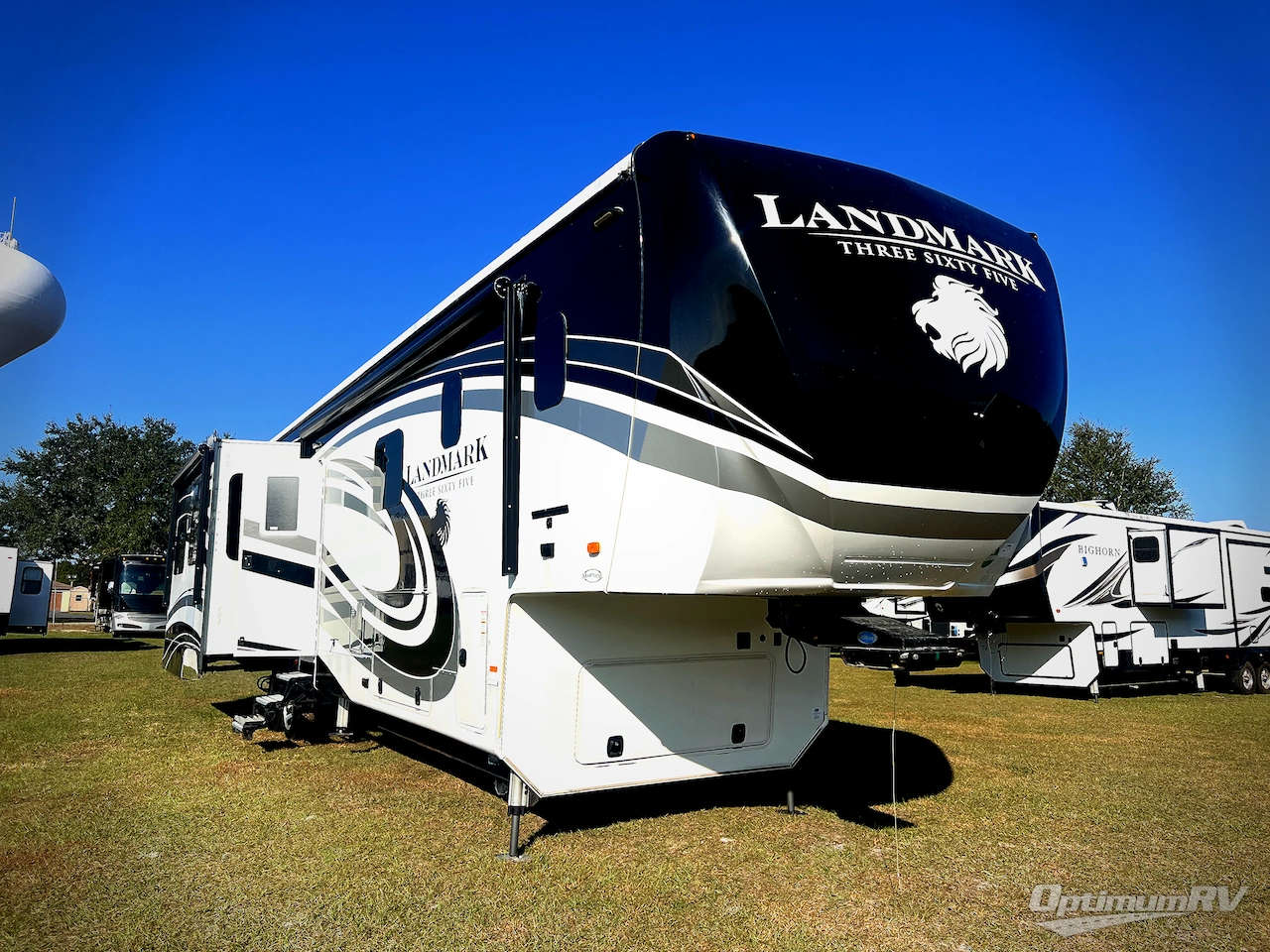 2017 Heartland Landmark Newport Photo 1