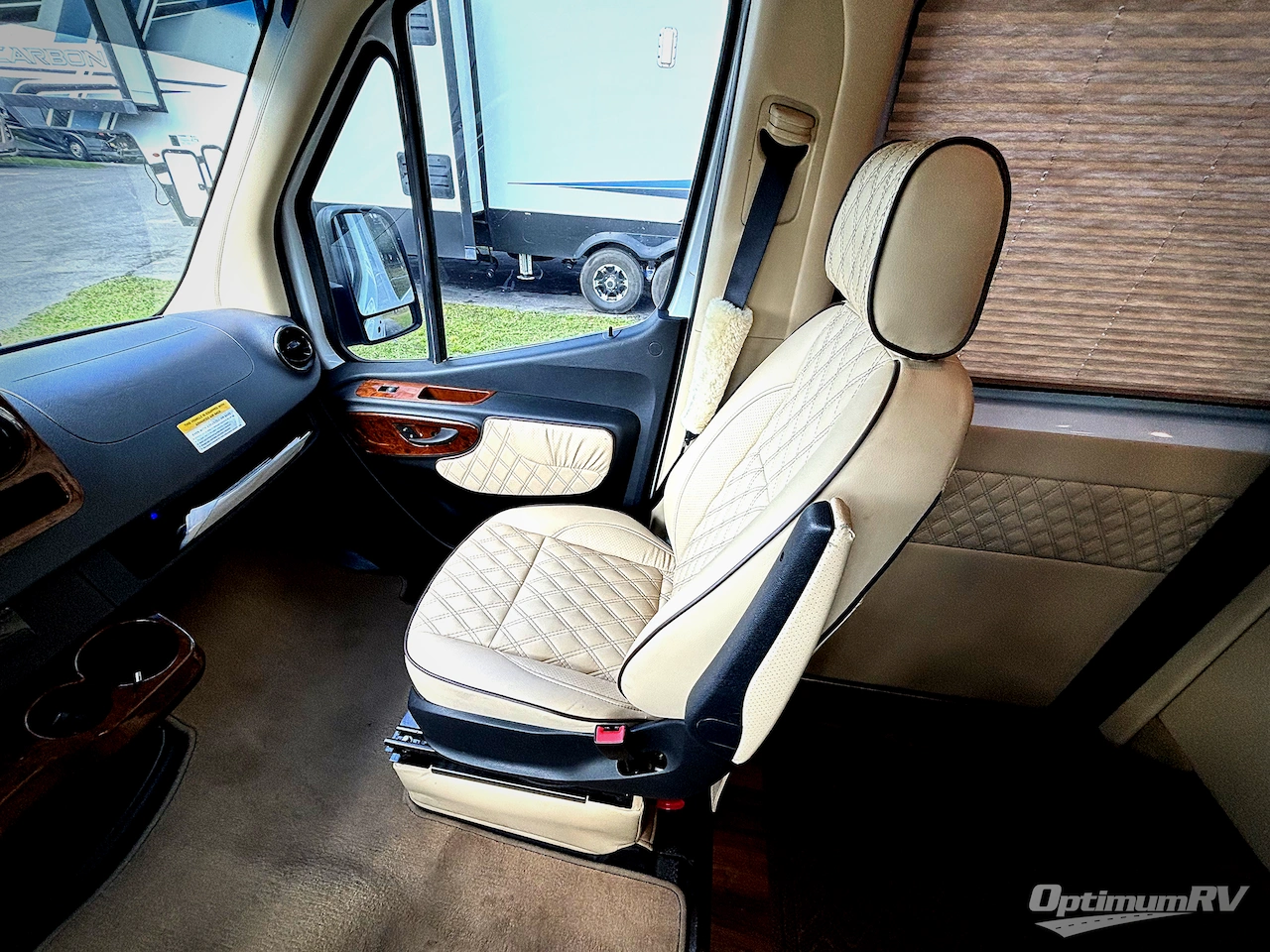 2021 American Coach American Patriot MD2 Lounge Photo 9