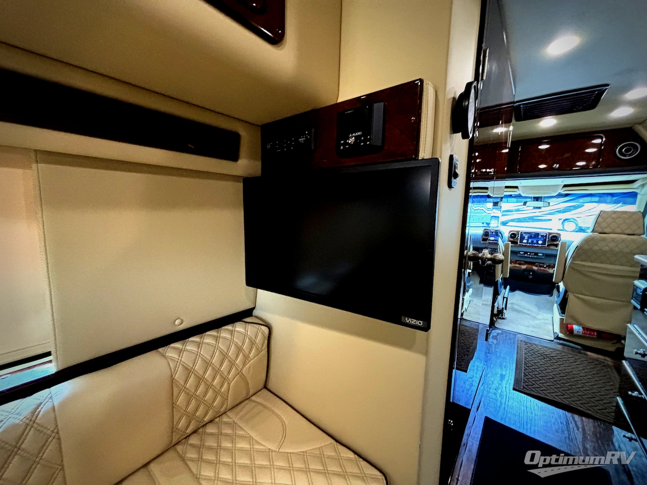 2021 American Coach American Patriot MD2 Lounge Photo 18