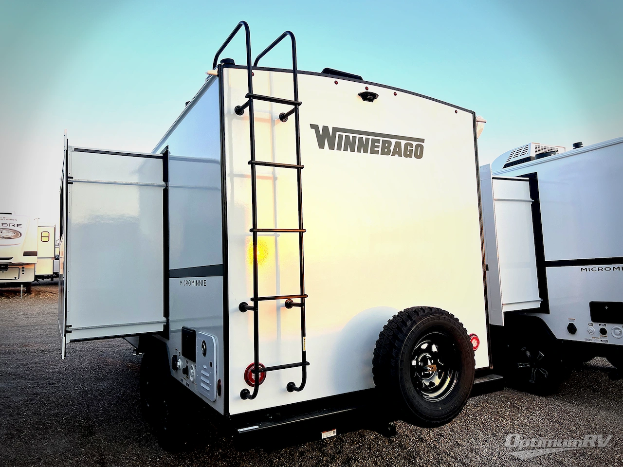 2026 Winnebago Micro Minnie 2108TB Photo 3