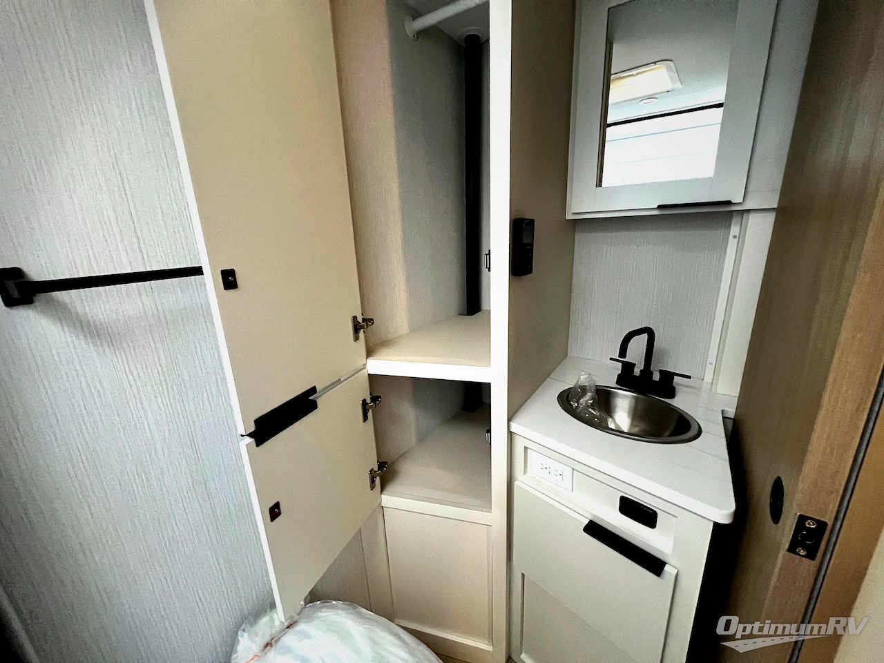 2026 Winnebago Micro Minnie 2108TB Photo 13