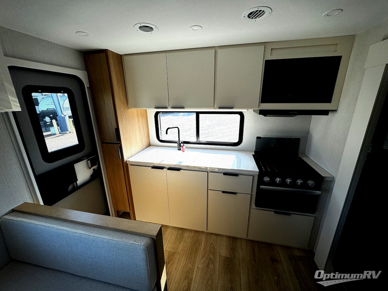 2026 Winnebago Thrive 24RKS Photo 11